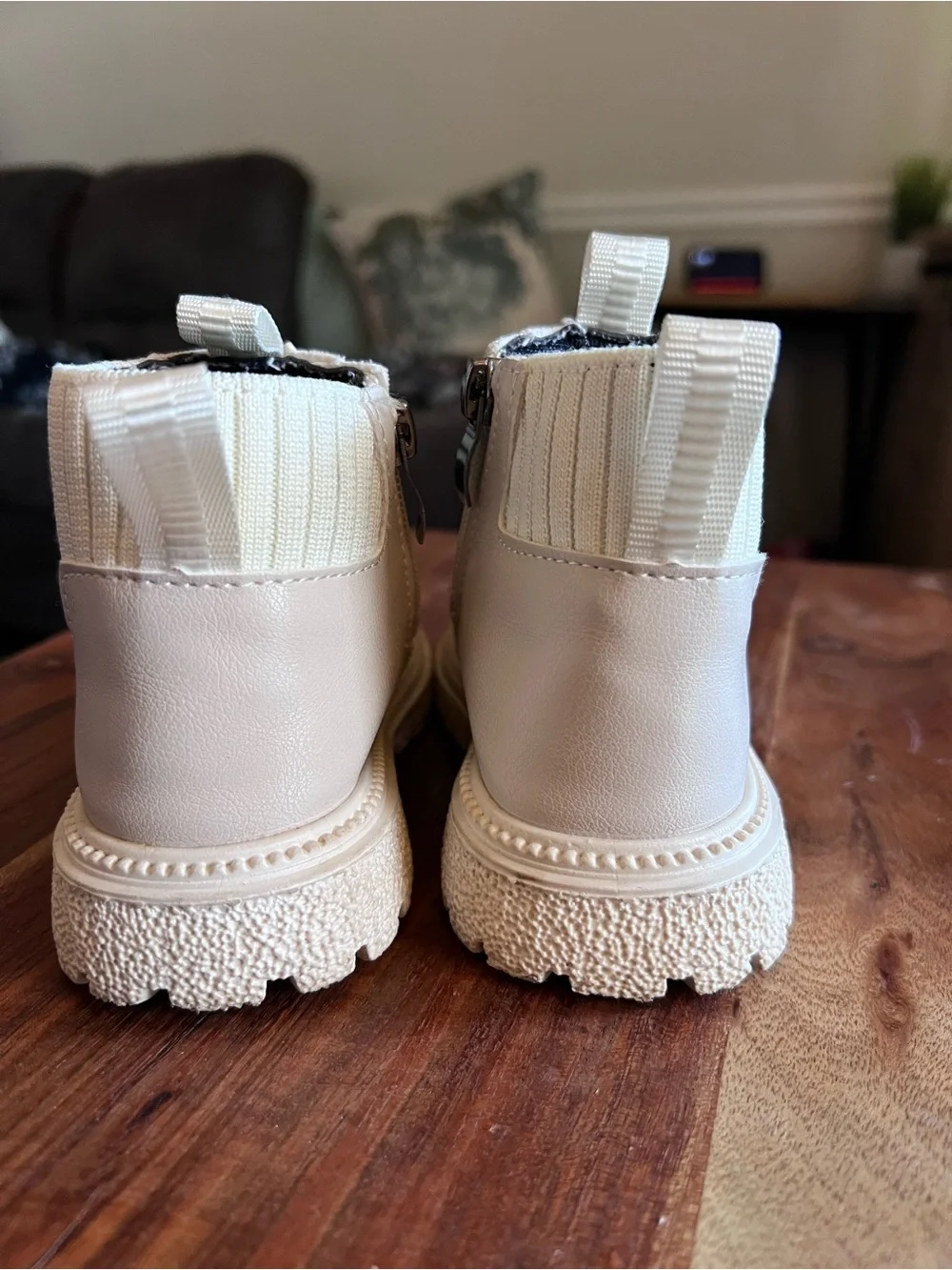 Girls Cream Chelsea Ankle Boots EU 26 (9.5 US girls) Chunky Lug Sole Side Zip